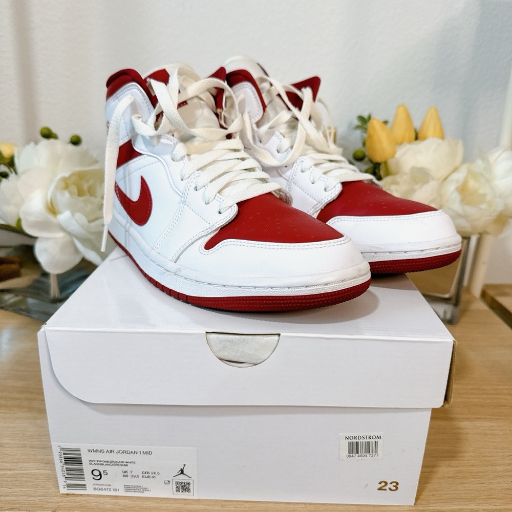 Jordan 1 Mid
